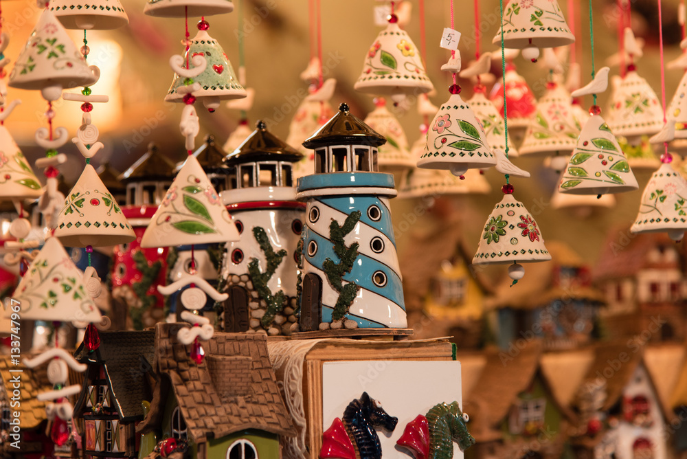 Naklejka premium Avvento. Decorazioni di ceramica