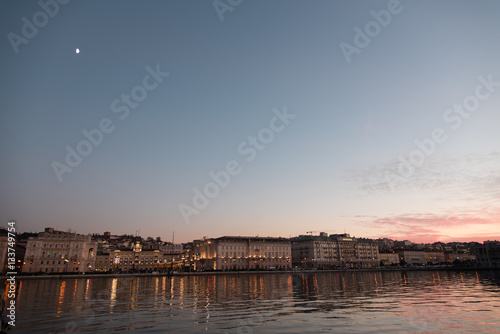 Ultime luci della giornata su Trieste © Nicola Simeoni