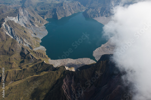 Fotografie The crater of Mt. Pinatubo from the air, Philippines