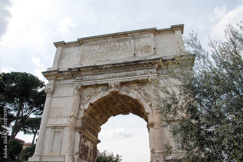 フォロ･ロマーノ　ティトゥスの凱旋門（イタリア・ローマ）