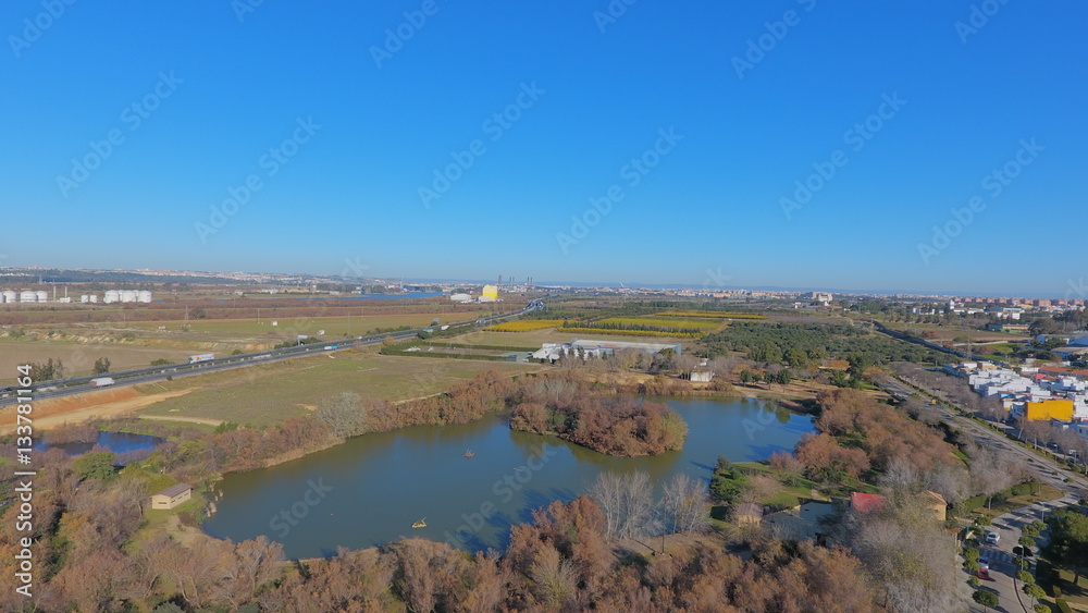 Laguna desde vista aérea con drone