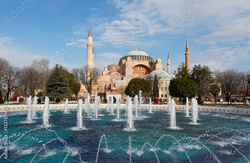 Canvas Print Hagia Sophia (Ayasofya) museum and fountain view from the Sultan Ahmet Park in I