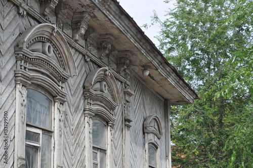 wood windows photo
