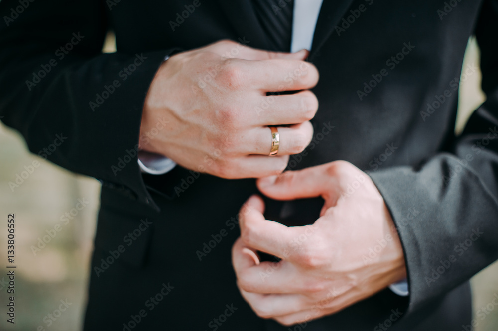 Obraz premium marry me today and everyday, hands of a wedding caucasian couple