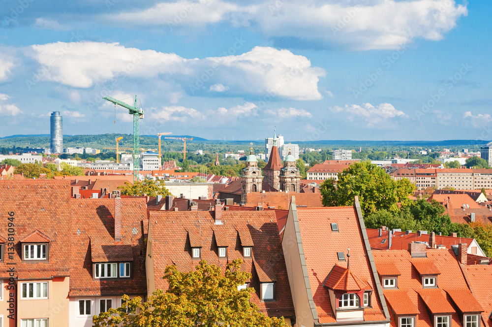Obraz premium View on Nuremberg from a height on a sunny summer day