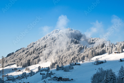 Schneekanonen bei der Arbeit photo