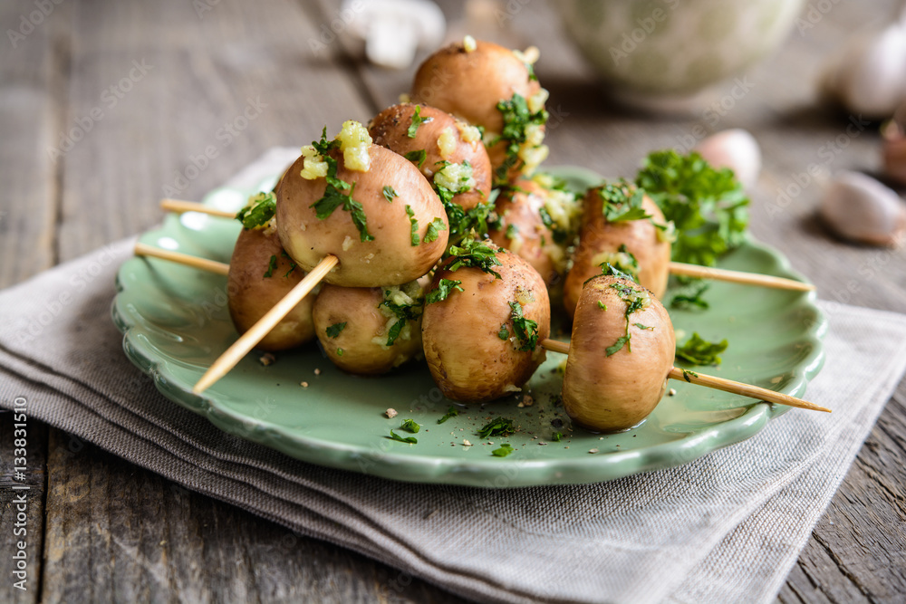 Grilled mushroom skewers with garlic and parsley Grilled mushroom skewers with garlic and parsley