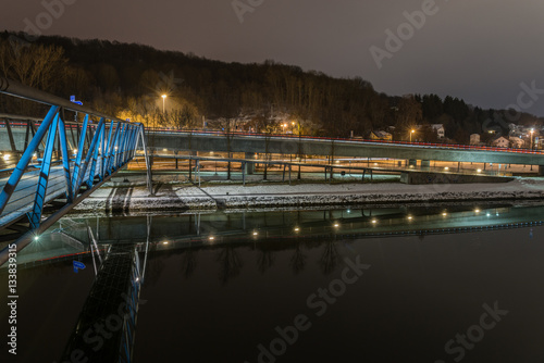 Fahrradbrücke in Regensburg bei Nacht im Winter ohne Schnee photo