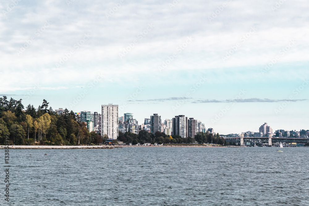 Fototapeta premium Downtown Vancouver view from Stanley Park Seawall