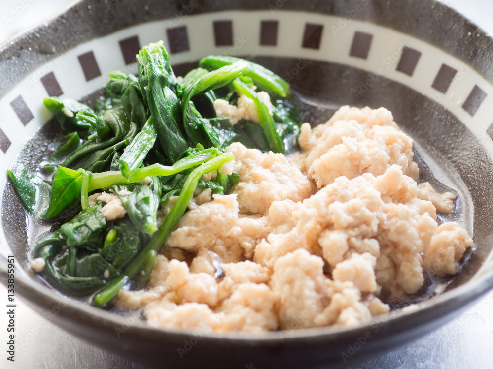 Japanese cuisine, simmered spinach and minced chicken breast Japanese cuisine, simmered spinach and minced chicken breast