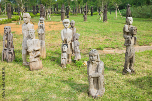 Photos The wooden statue (woman, man, kid) on the tombs of the Central Highlands, Vietn