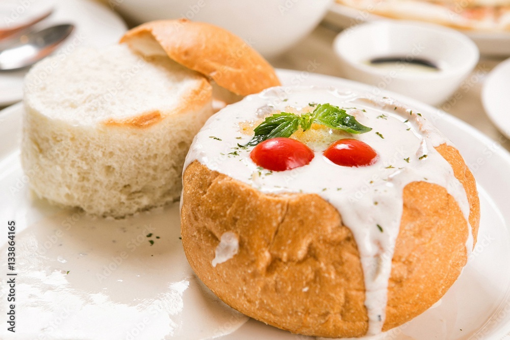 Pasta with Cream Sauce in Bread Pasta with Cream Sauce in Bread