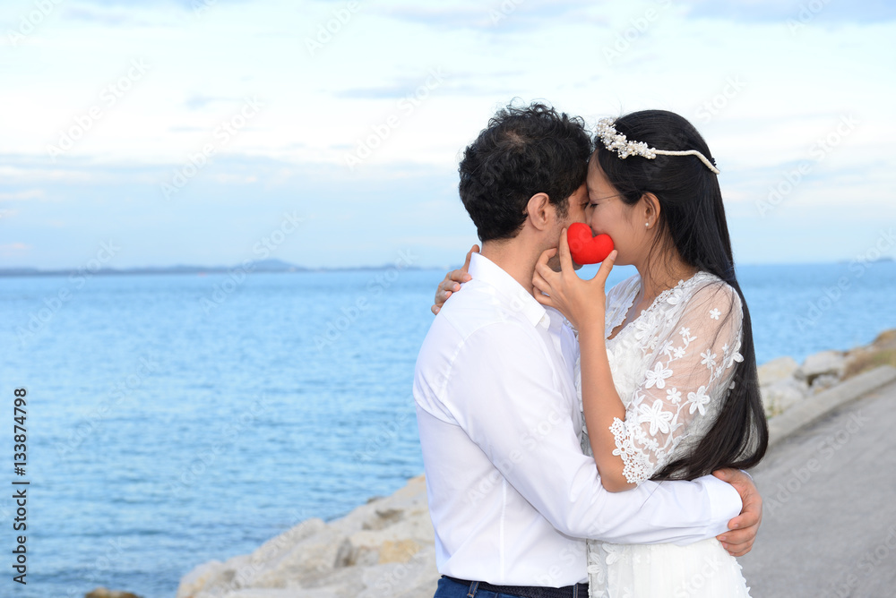 Couples showing love and happy in the midst of nature.