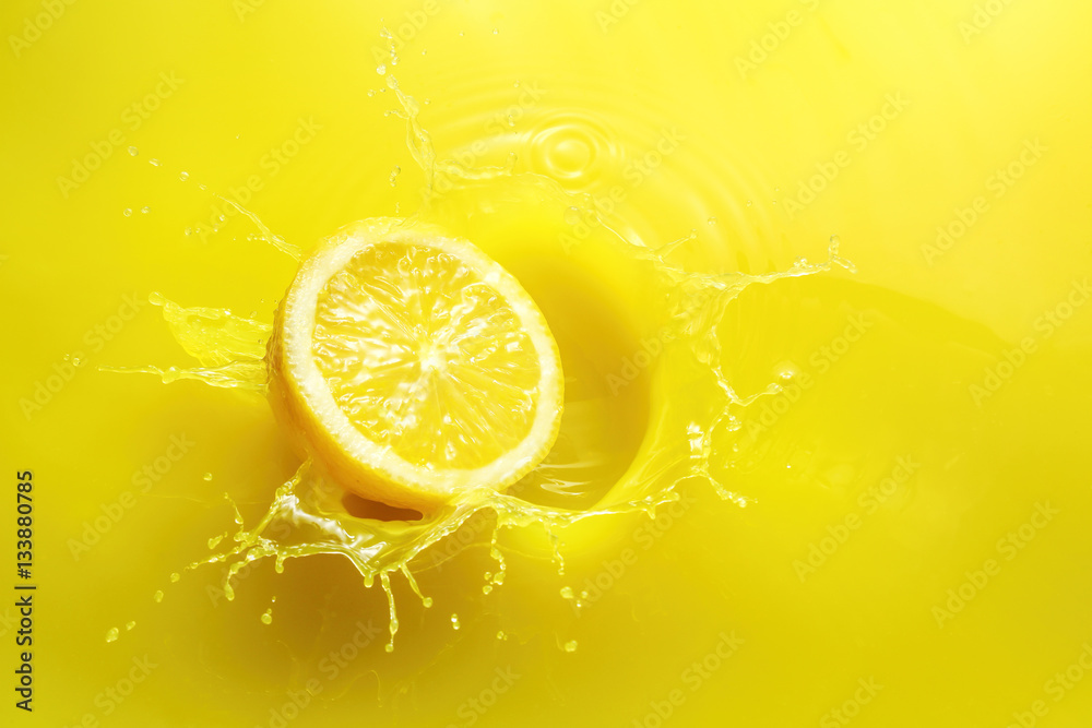 splashing lemon - obrazy, fototapety, plakaty 