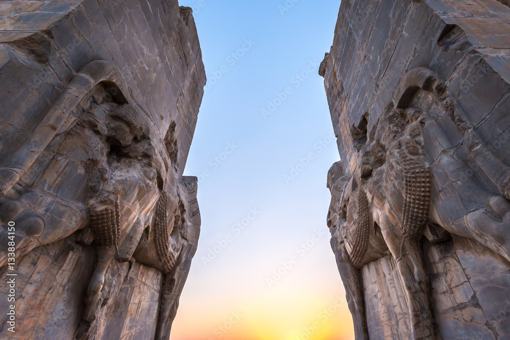 Fototapeta premium Ruins of Gate of All Nations in Persepolis ancient city in Iran