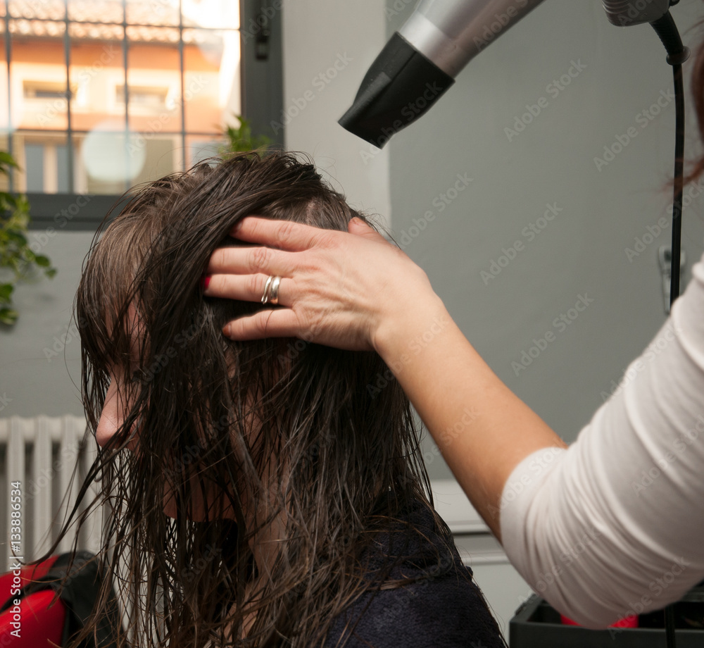 Fototapeta premium Asciugatura capelli