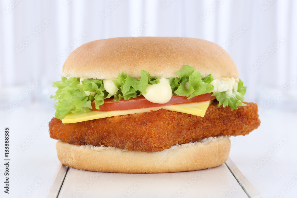 Fischburger Fisch Burger Backfisch Hamburger frisch Käse Tomate Stock ...