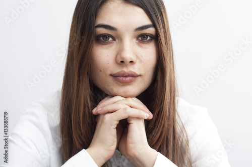 Bilde på lerret Portrait of young woman on gray background