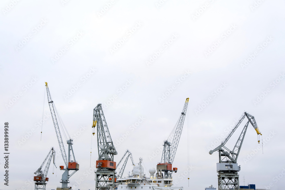 Port and harbor crane