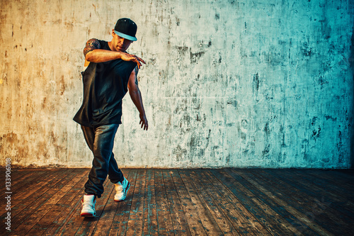 Fotografie, Obraz Man dancing on wall background