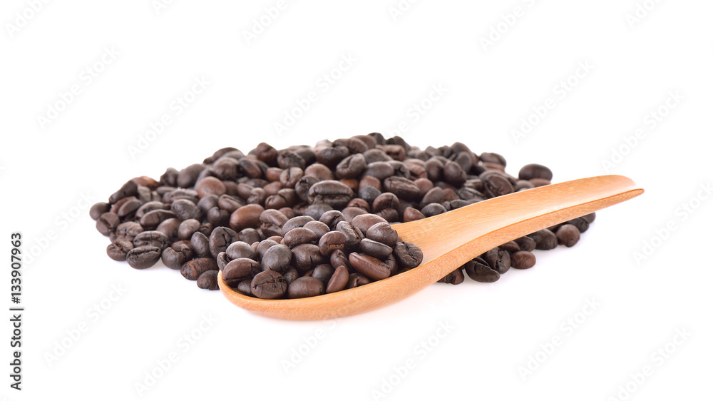 Obraz premium roasted coffee beans on white background