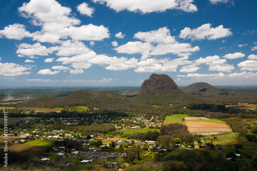 Obraz premium Glass House Mountains