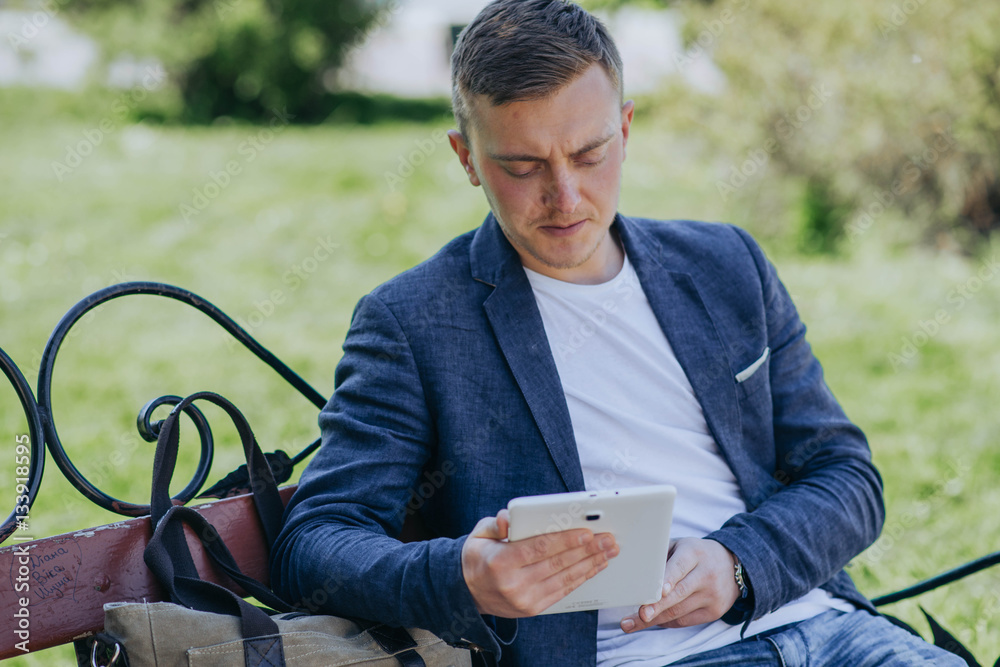 Obraz premium businessman working outdoors