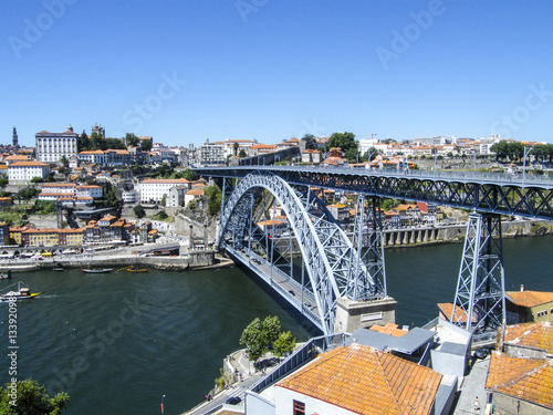 Puente en la ciudad de Oporto, Portugal