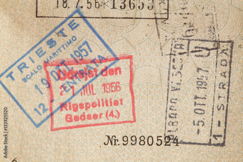 Einreisestempel in einem alten Deutschen Reisepass