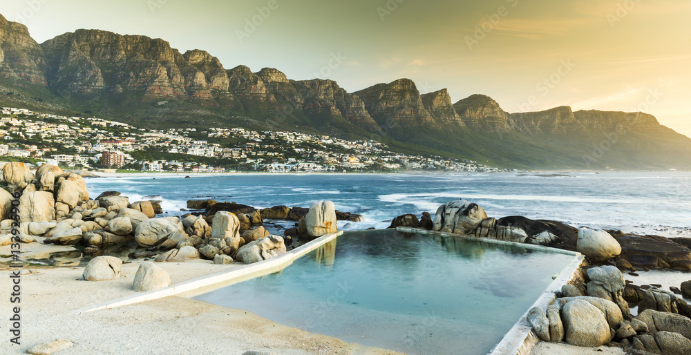 Obraz premium Camps Bay o zmierzchu