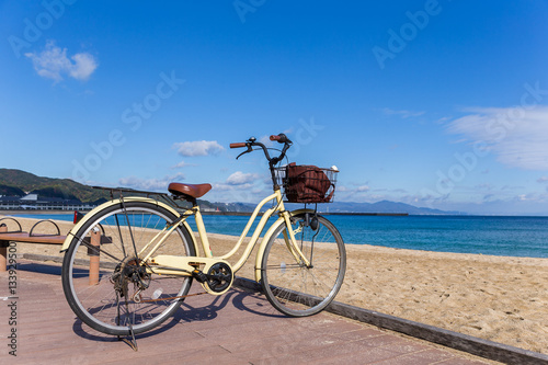 Bike with seaside © leungchopan