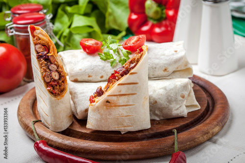Burritos filled wiht minced meat, bean and vegetables.