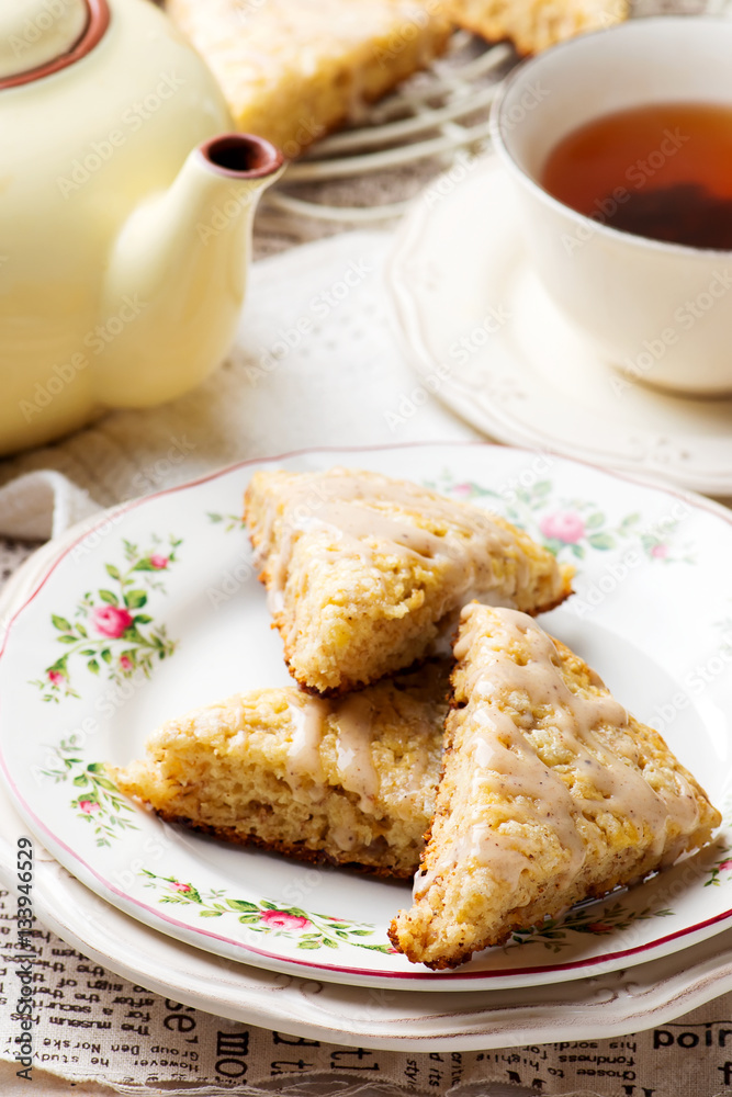 Banana Scones with Cinnamon Cream Cheese Glaze Banana Scones with Cinnamon Cream Cheese Glaze