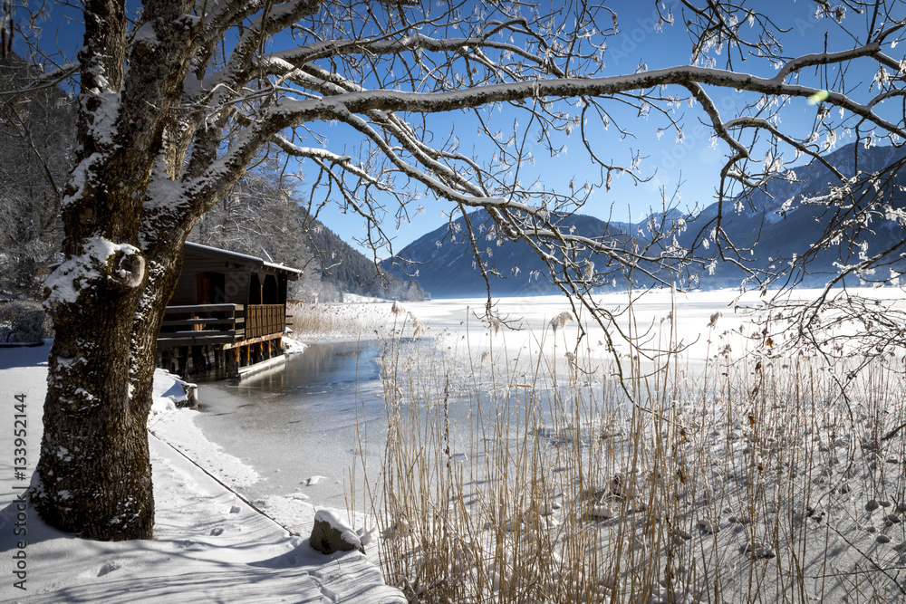 Winter am Weissensee in Kärnten, Österreich