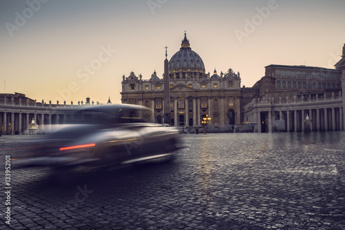 фотографія Rom - Vatican city. historic Old wedding car