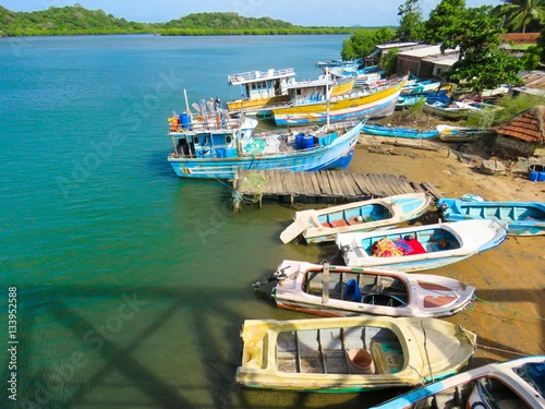 Foto Beautiful Fishing Boats in the Lagoon near Pulmoddai, Trincomalee, Sri Lanka