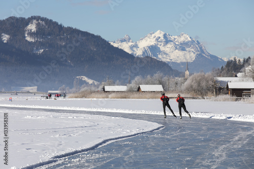 Eislaufen am Weissensee in Kärnten,Österreich