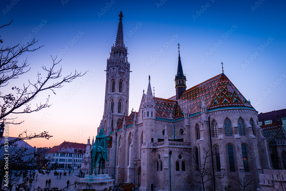 Fototapeta premium Matthias Church at sunset, the Castle District, Hungary in winter