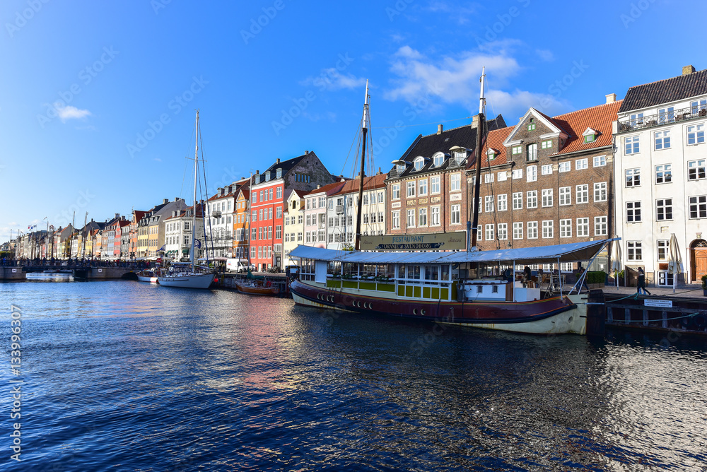 Obraz premium Nyhavn (New Harbor)in Copenhagen, Denmark