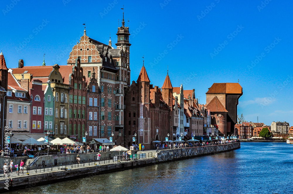 Obraz premium The most famous cityscape of Gdansk with the historic crane, Poland