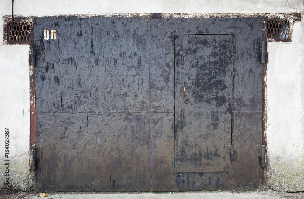 Naklejka premium old metal warehouse door, hangar, high resolution photo 