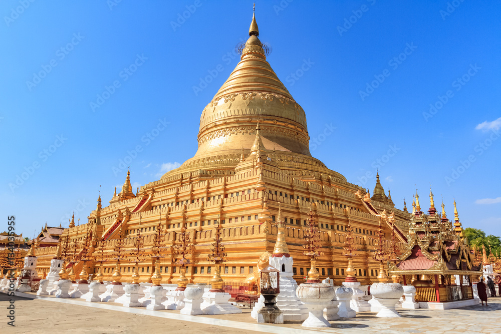 Fototapeta premium Shwezigon pagoda in Myanmar