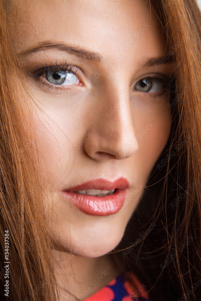 Obraz premium Graceful beauty. Cropped studio beauty shot of woman giving a confident look to the camera