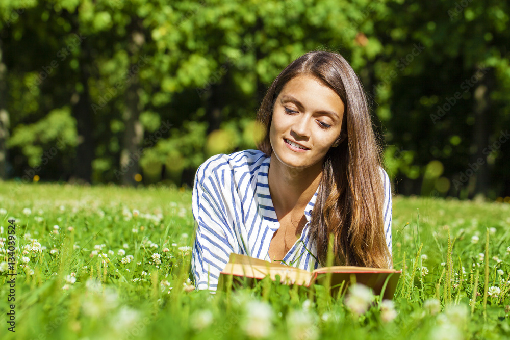 Portrait fo a gorgeous young brunette reading book Portrait fo a gorgeous young brunette reading book