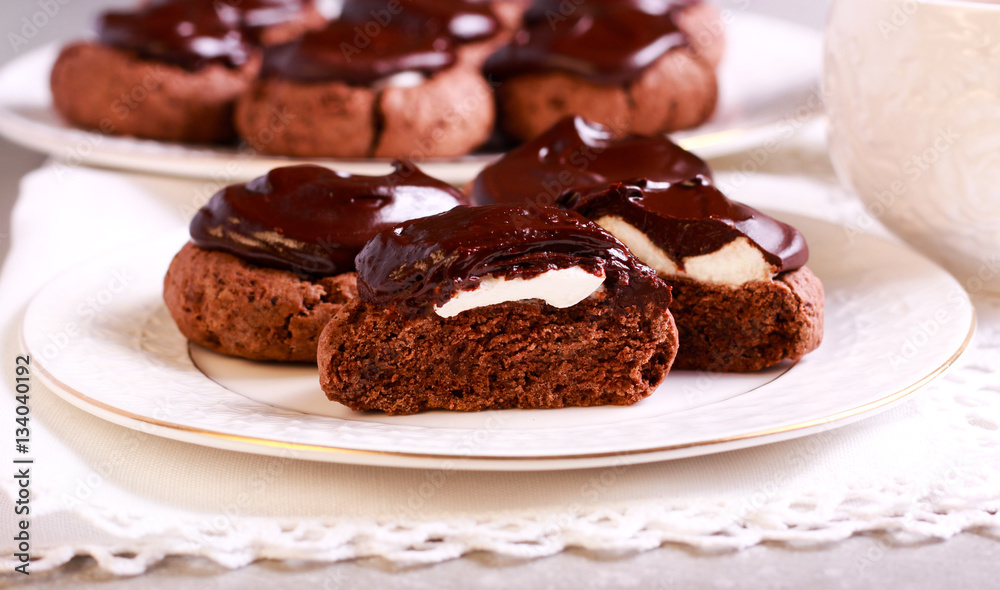 Chocolate surprise cookies with marshmallow filling Chocolate surprise cookies with marshmallow filling