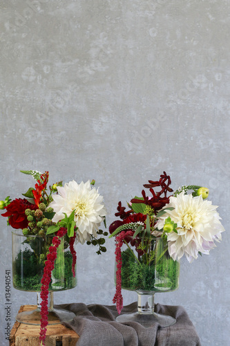 Fototapeta Naklejka Na Ścianę i Meble -  Floral arrangement with white dahlias
