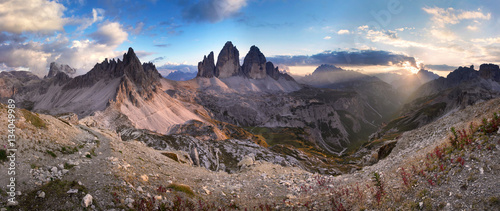 Quadro em tela Panoramic view of Monte Paterno / Paternkofel and the Tre Cime di Lavaredo / Dre