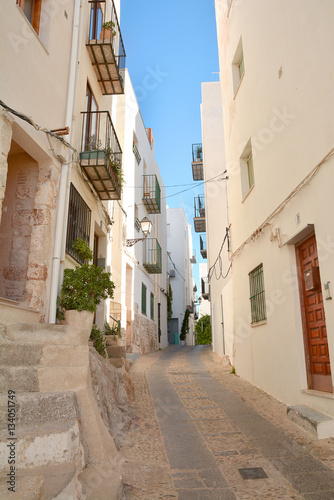 Street in old town of Peniscola, Costa del Azahar, province of Castellon, Valencian Community. Peniscola is a popular tourist destination in Spain © elephotos