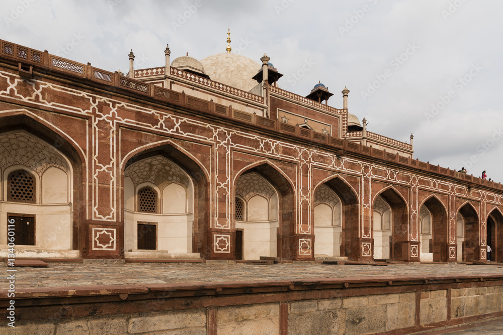 Exterior arches of Humayun’s tomb in Delhi, India, Asia.