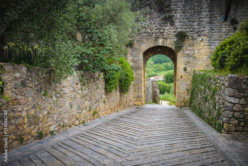 Fototapeta Naklejka Na Ścianę i Meble -  Monteriggioni with views of the Tuscan landscape